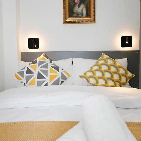New Luxury Apartments In Central London Next To Shops, Cafes, Bars & Metro Exterior photo